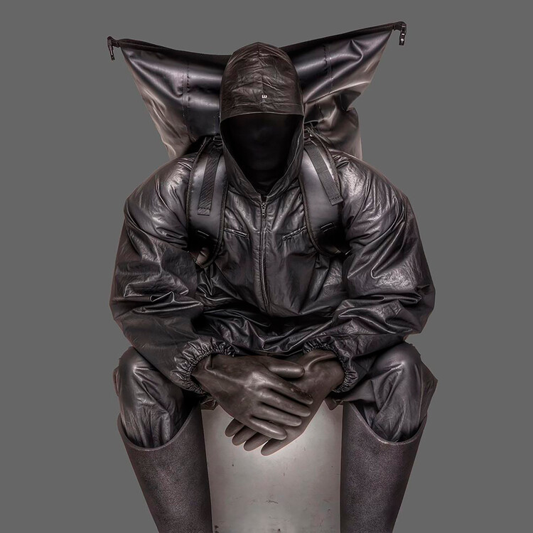 Канье Уэст опубликовал кадры коллаборации YEEZY GAP с Balenciaga