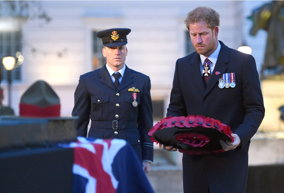 Принц Гарри ранее несколько раз возлагал венок для своей бабушки, прежде чем уйти с поста работающей королевской семьи