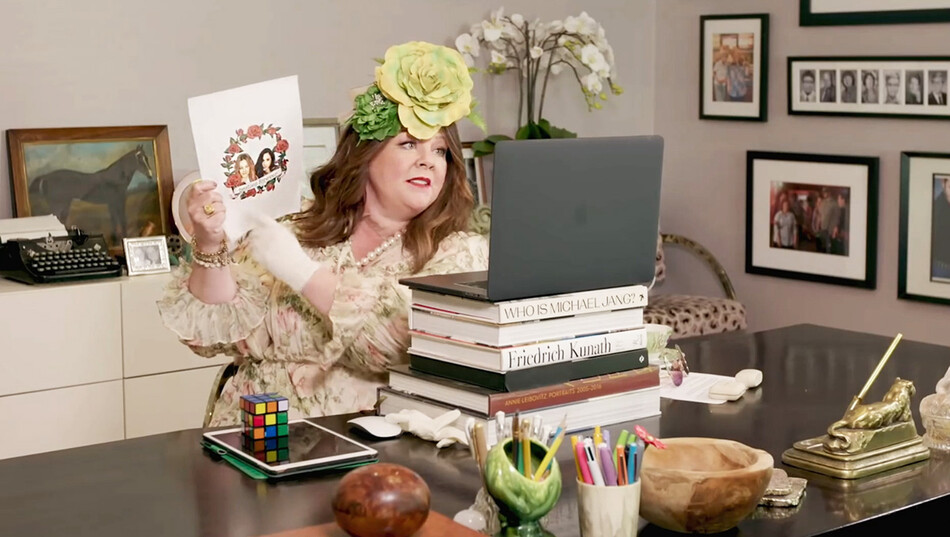 Мелисса Маккарти в праздничном видео Меган Маркл