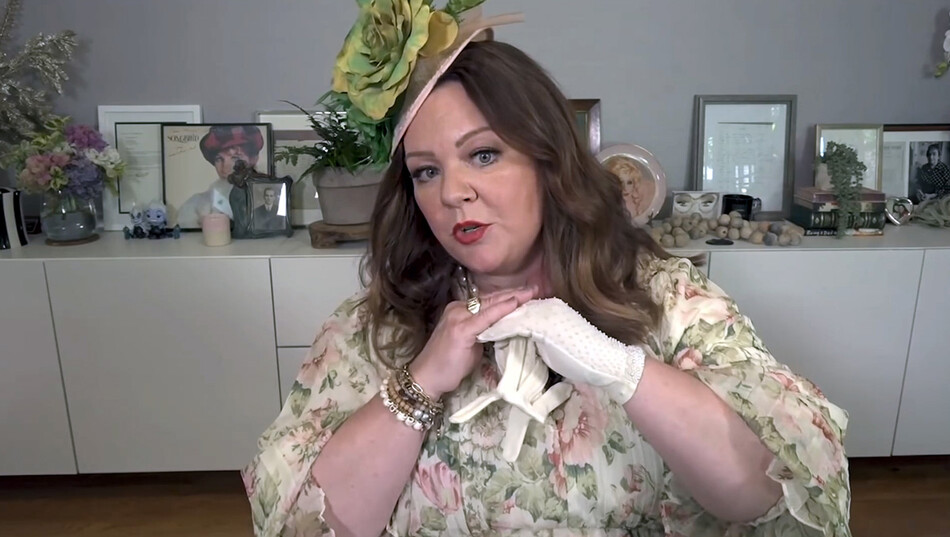 Мелисса Маккарти в праздничном видео Меган Маркл