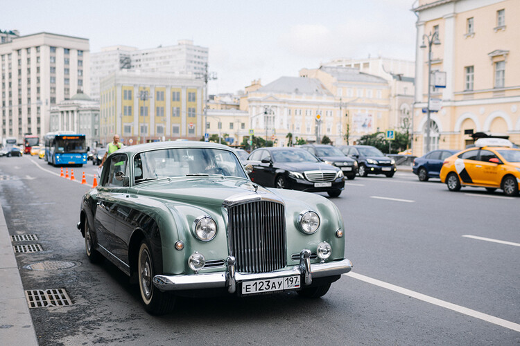 Ретро–ралли Chopard прокатилось по Москве