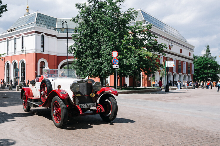 Ретро–ралли Chopard прокатилось по Москве