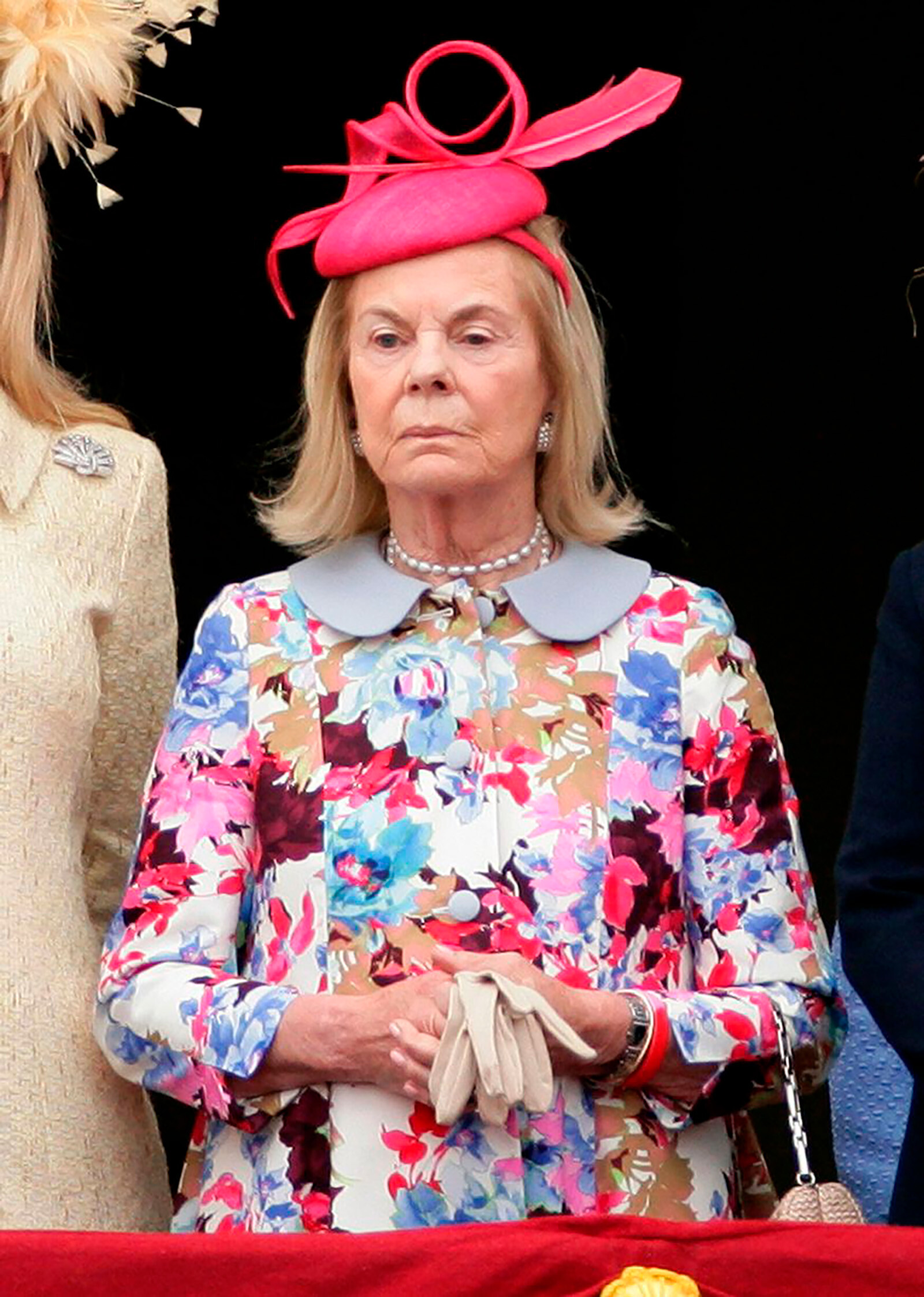 Кэтрин, герцогиня Кентская, стоит на балконе Букингемского дворца во время ежегодной церемонии выноса знамени в Букингемском дворце 16 июня 2012 года в Лондоне, Англия