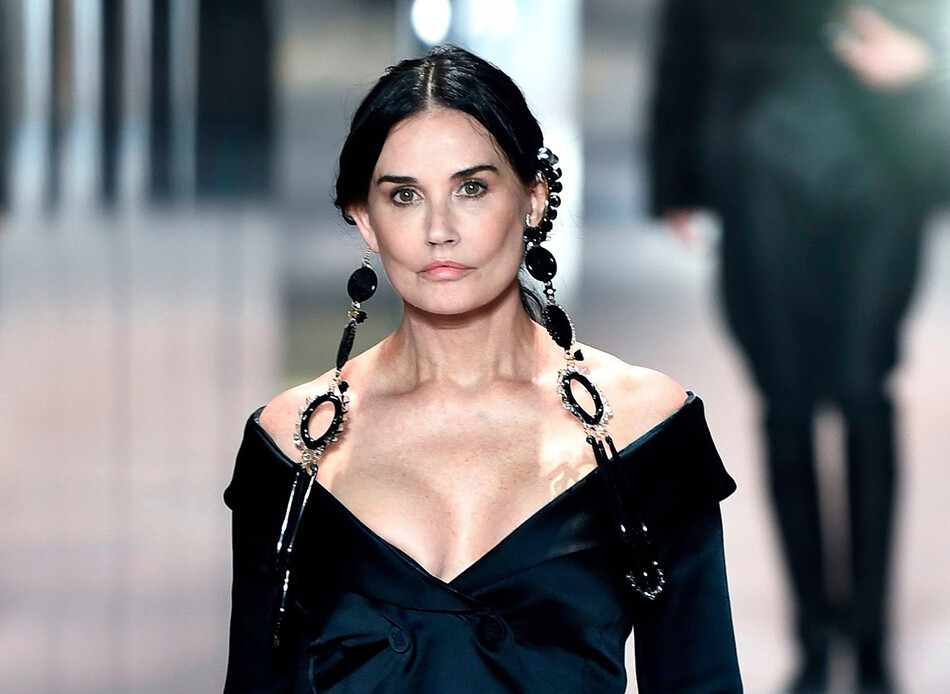 Деми Мур пластика