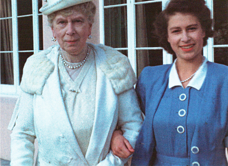 Принцесса Елизавета со своей бабушкой королевой Марией, Виндзор в 1944 году