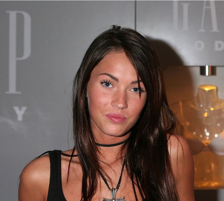 Меган Фокс во время четвёртого дня Недели моды на Олимпе, 2006