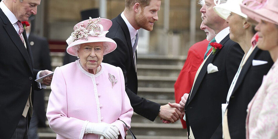 Здоровье королевы вновь ухудшилось? Врачи Елизаветы II посоветовали пропустить традиционные летние приёмы во дворцах