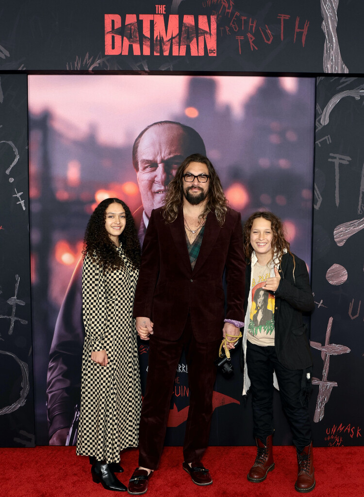 Джейсон Момоа с детьми на премьере фильма «Бэтмен»