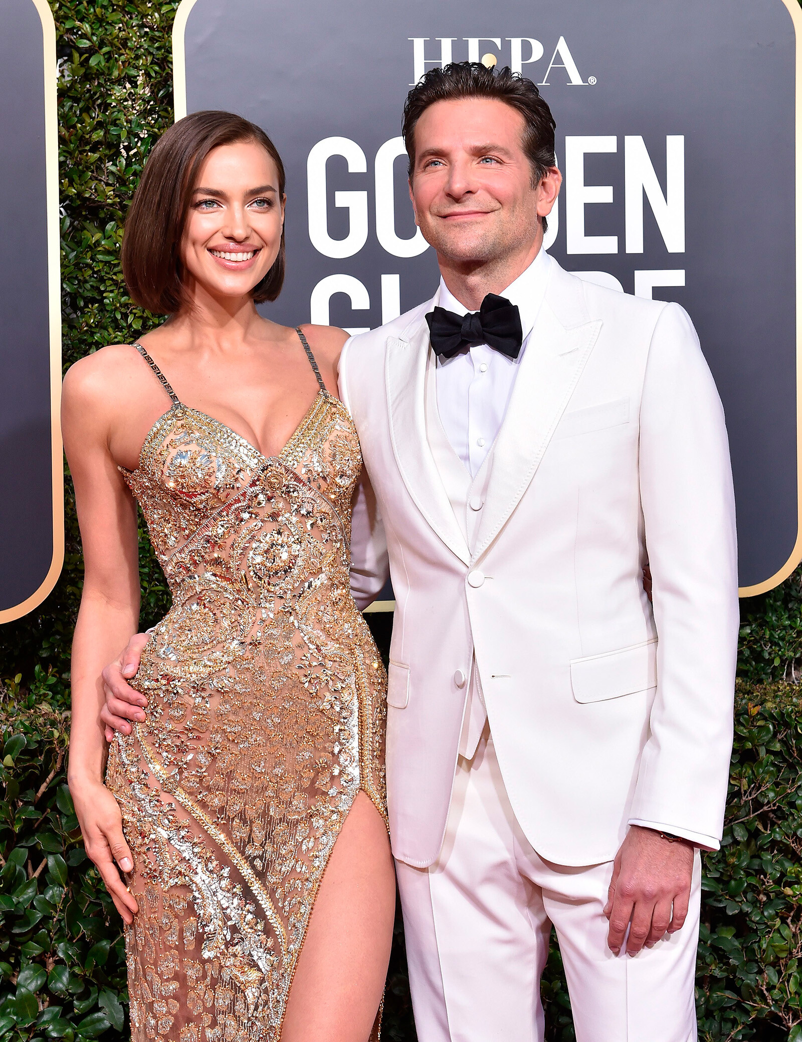 Ирина Шейк отдыхает с Брэдли Купером топлес на фоне новостей о романе с Томом Брэди