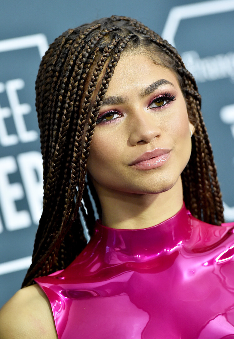 «Его будет тяжело смотреть»: Зендея обратилась к фанатам сериала «Эйфория» с важным сообщением