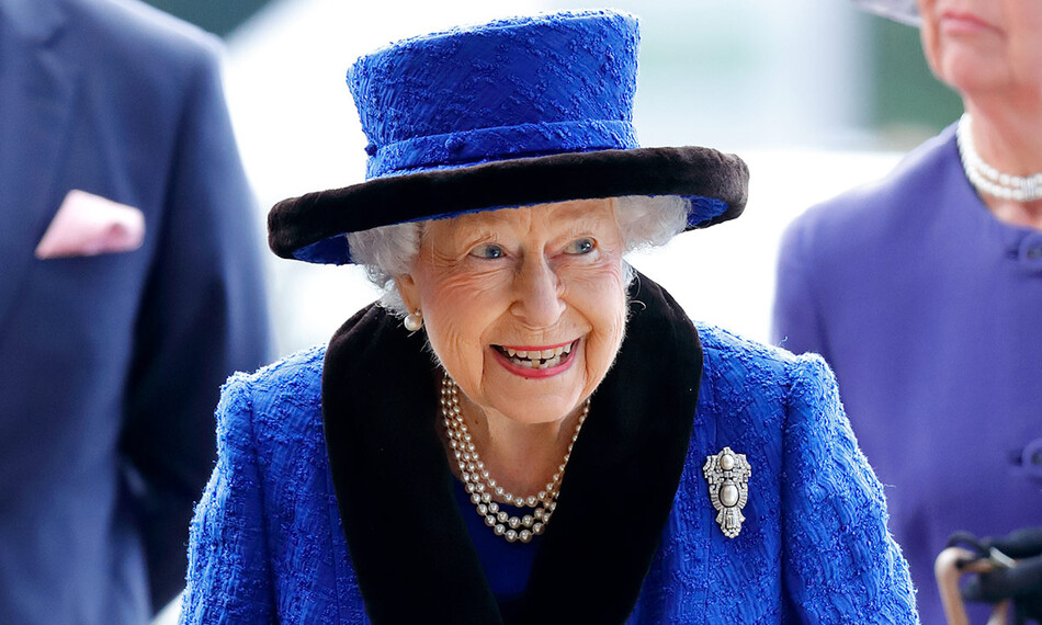 Елизавета II отказалась принимать награду «старушка года»