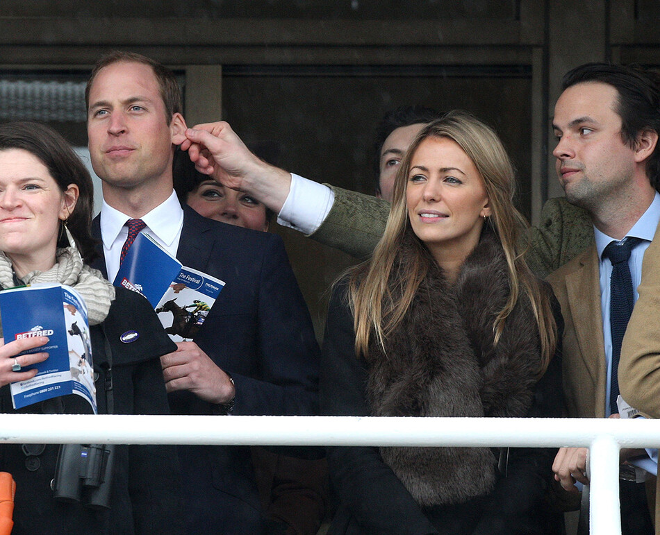 Гарри Обри-Флетчер игриво ущипнул принца Уильяма за ухо на публике