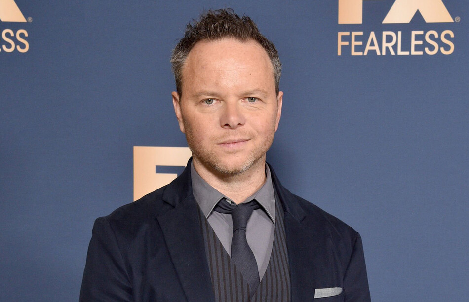 Сценарист Ной Хоули