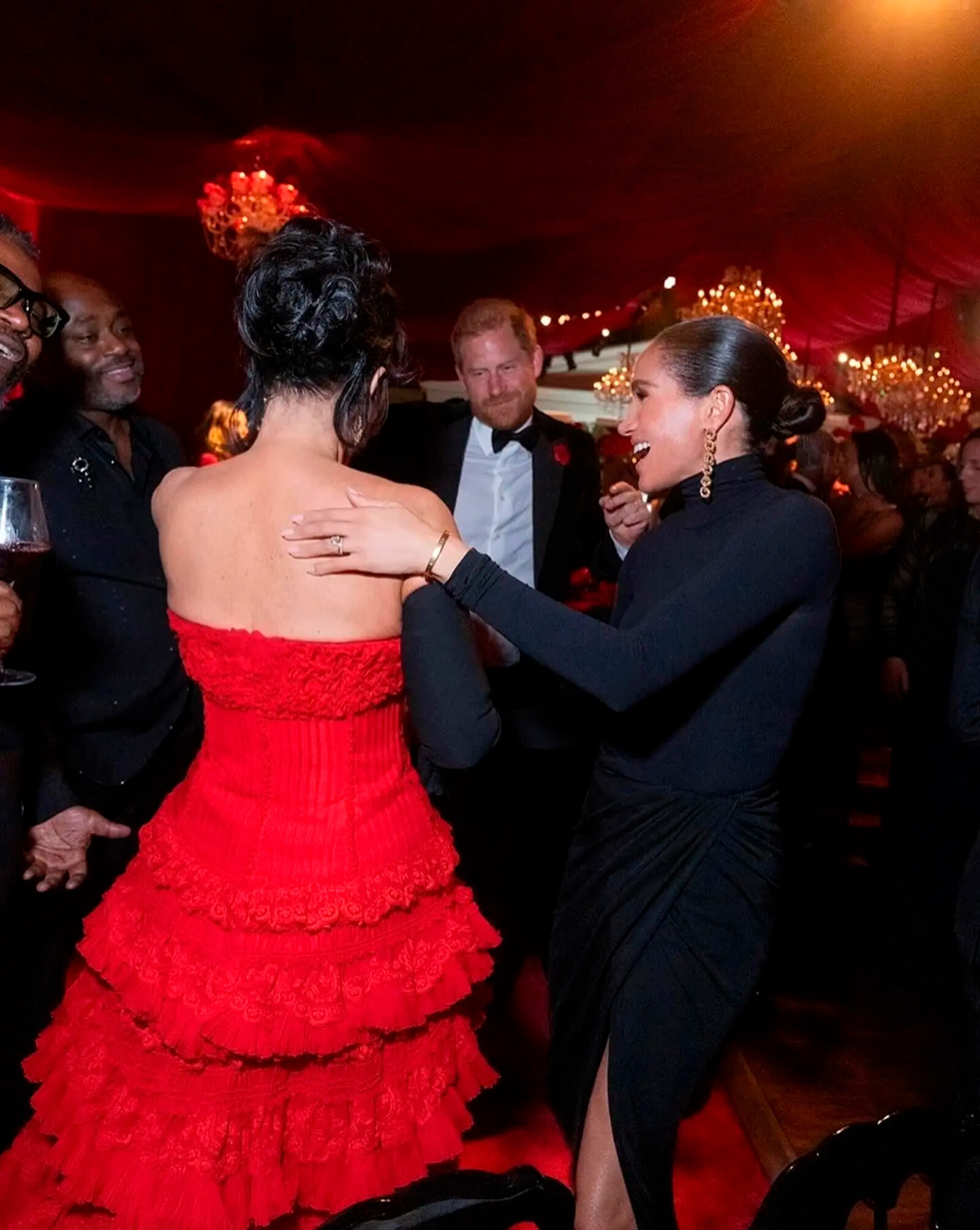 Принц Гарри с Меган Маркл на вечеринке Крис Дженнер