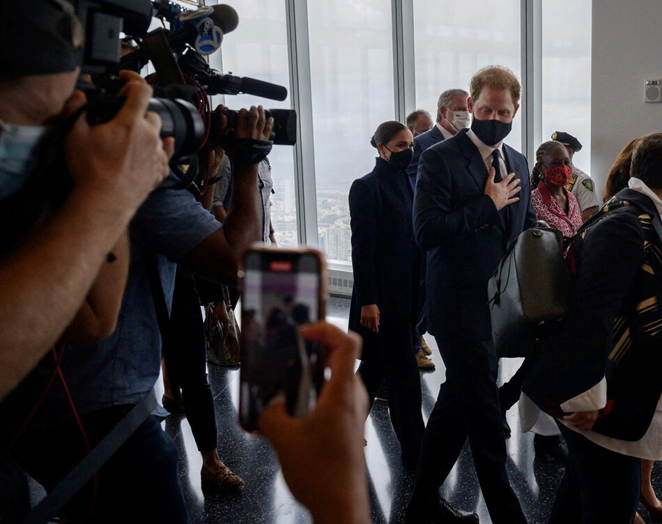 Меган, герцогиня Сассекская, и принц Гарри, герцог Сассекский, посещают обсерваторию One World 23 сентября 2021 года в Нью-Йорке