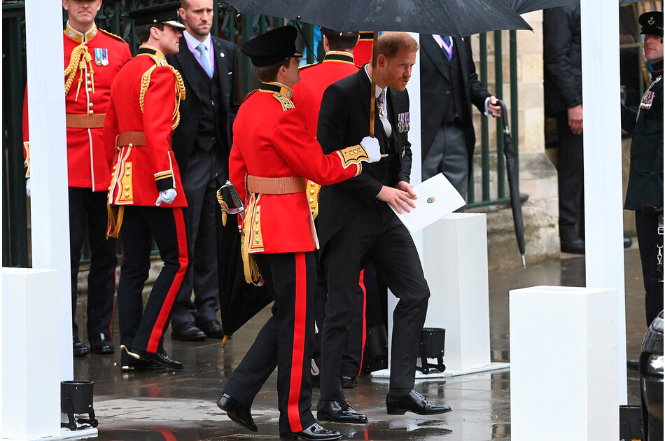 Принц Гарри покинул Лондон менее чем через час после окончания коронации Карла III