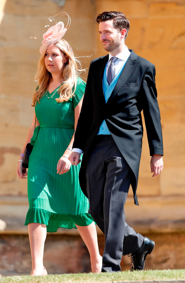 Джейсон Кнауф, секретарь по коммуникациям герцога и герцогини Кембриджских и герцога, и герцогини Сассекских, вместе с подругой присутствует на свадьбе принца Гарри и Меган Маркл в часовне Святого Георгия в Виндзорском замке 19 мая 2018 года в Виндзоре, Англия