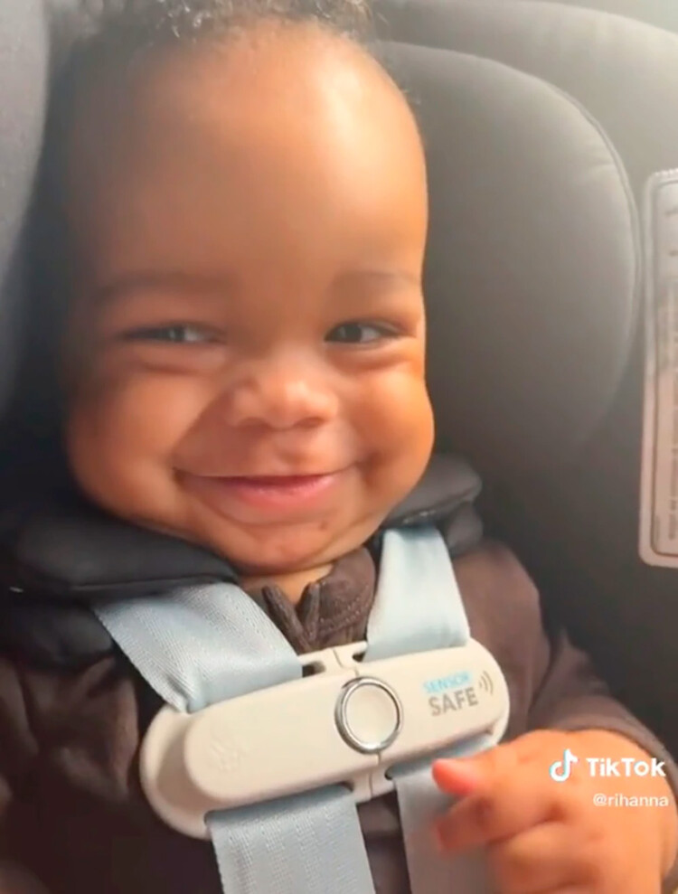 Фото сына Рианны