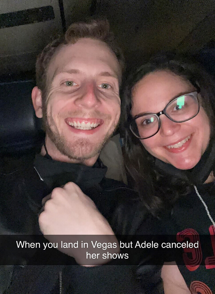 Томас Райт вместе с подругой прилетел из Южной Каролины на концерт Адель, потратив $445 долларов за каждый билет
