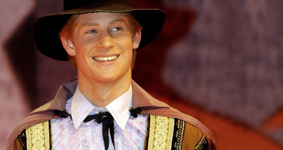 Принц Гарри и грает в пьесе