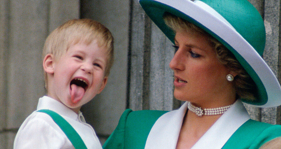 Принц Гарри с мамой принцессой Дианой
