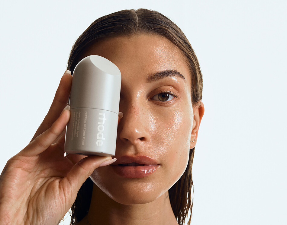 Кому принадлежит Rhode? На Хейли Бибер подали в суд из-за названия её уходовой линии