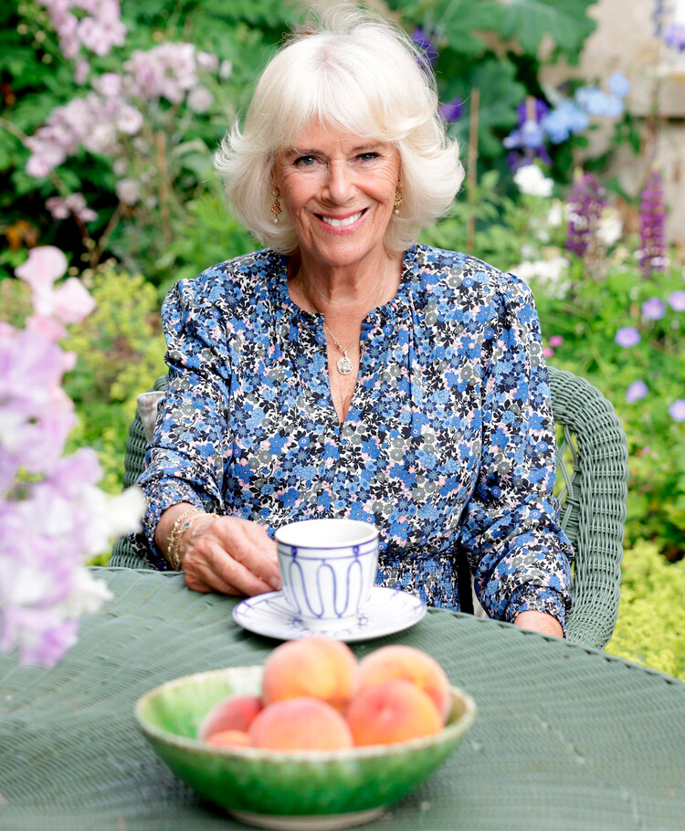 Камилла Паркер-Боулз отметила свой 75-й день рождения новым официальным портретом