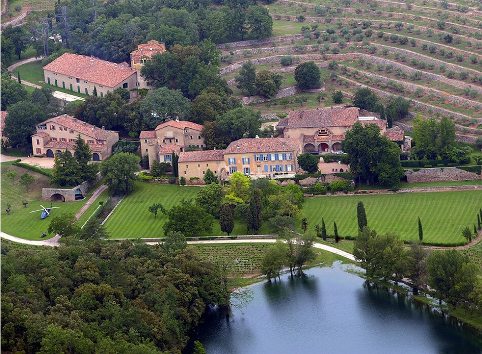 Поместье Шато Мираваль и виноградник, принадлежащий Брэду Питту и Анджелине Джоли