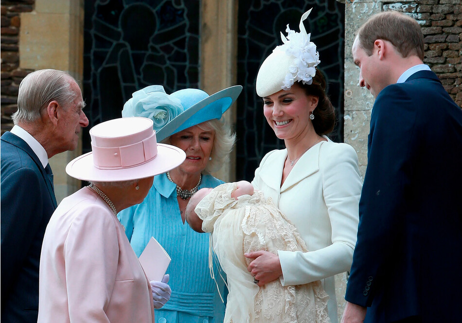 Принцесса Шарлотта после церемонии крещения в церкви Святой Марии Магдалины в поместье Сандрингем 5 июля 2015 года в Кингс-Линн, Англия
