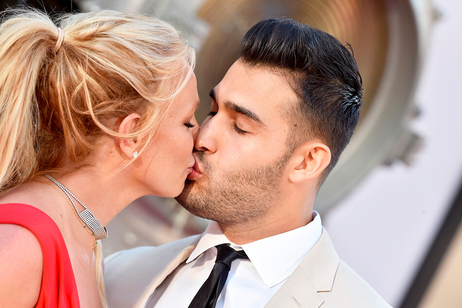 «Он прошёл со мной через всё это»: Бритни Спирс поделилась сладким посланием для Сэма Асгари