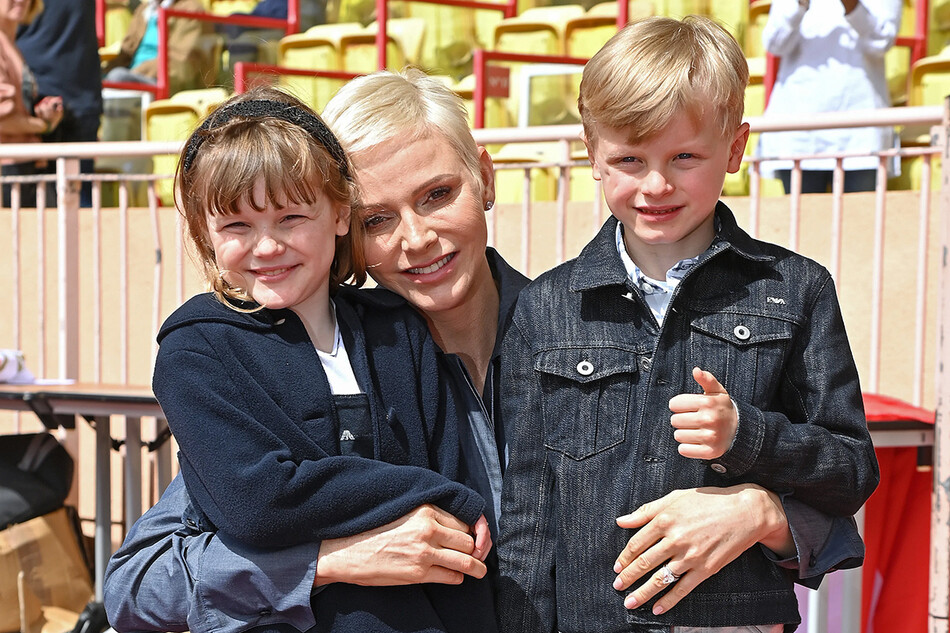 Княгиня Шарлен с детьми Жаком и Габриэллой, 2022