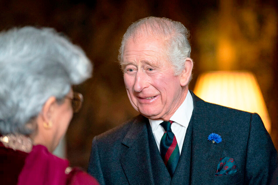 «Они слишком неуправляемые!»: Карл III признался, что ему сложно справляться с письменными принадлежностями