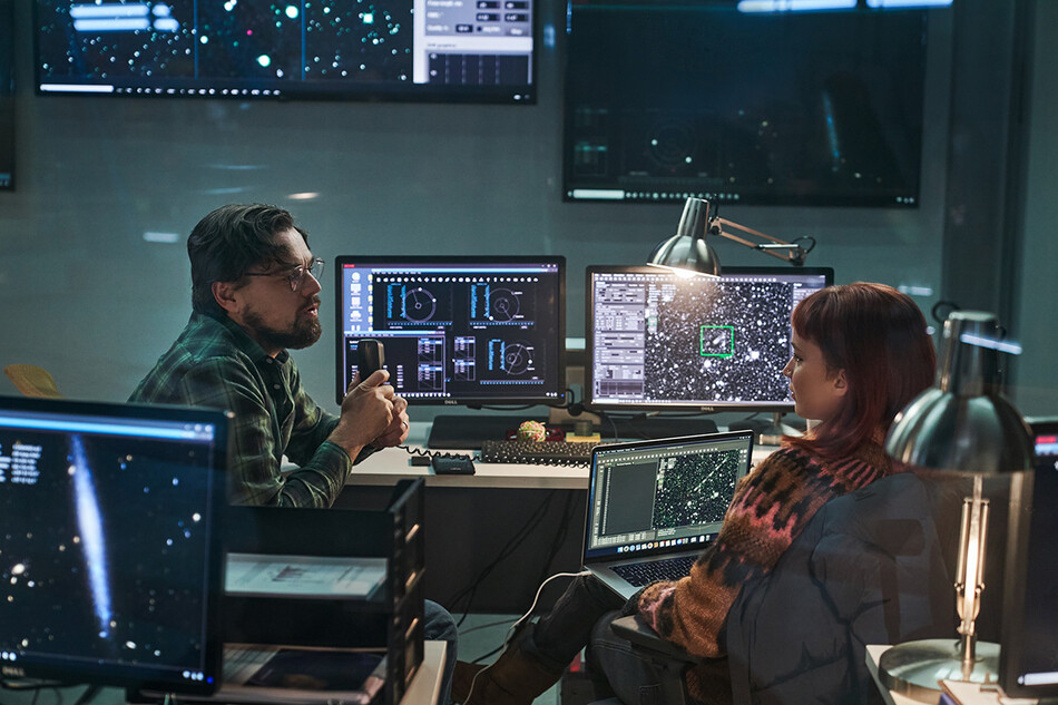 Кадр из фильма «Не смотрите наверх», 2021