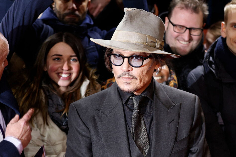 Джонни Депп и Королева Елизавета ll дальние родственники