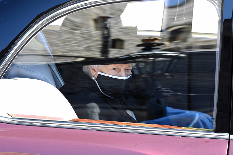 Елизавета II на похоронах принца Филиппа