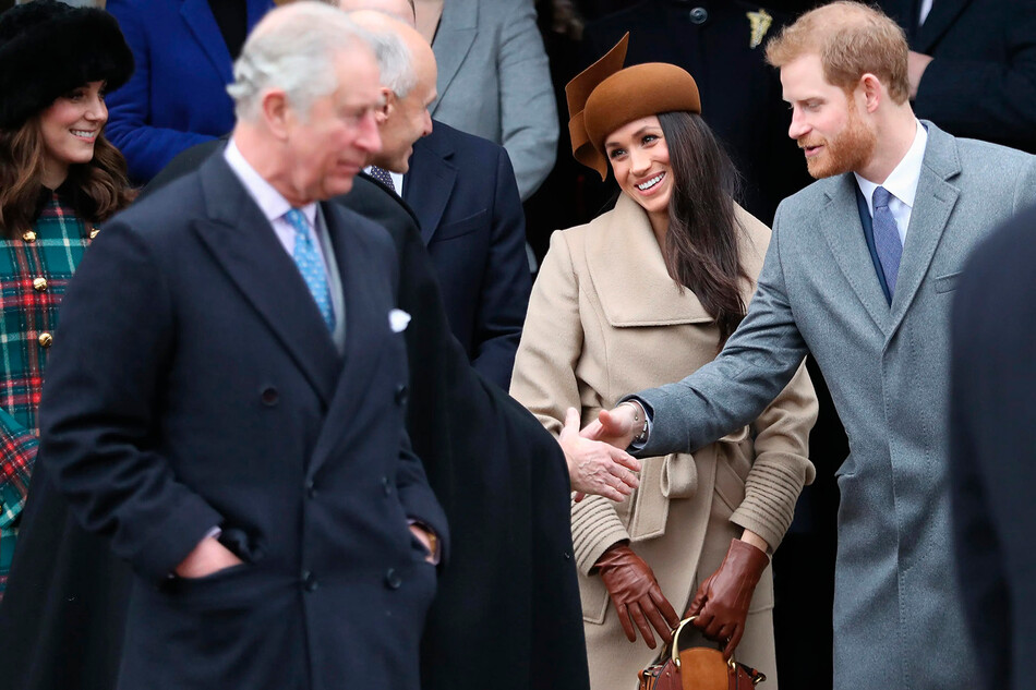Принц Чарльз, герцогиня Кэтрин, Меган Маркл и принц Гарри на рождественской службе в церкви Святой Марии Магдалины 25 декабря 2017 года в Кингс-Линн, Англия