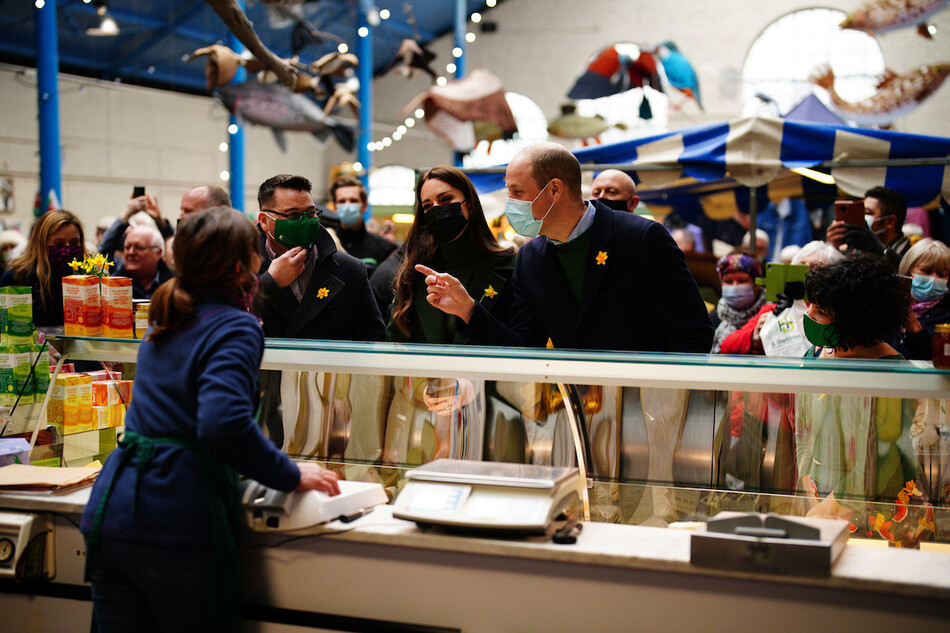 Кейт Миддлтон и принц Уильям на рынке в Уэльсе, 2022