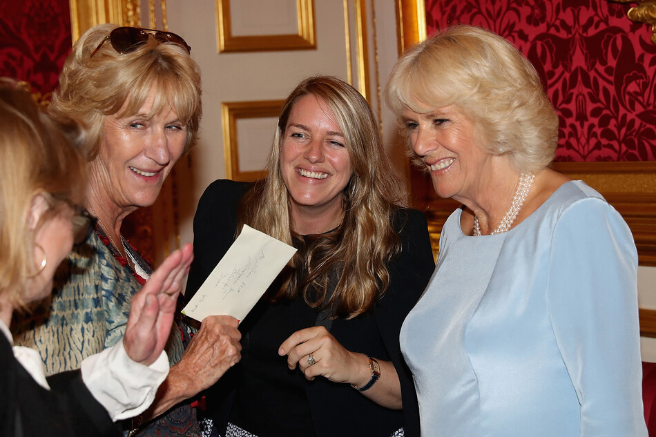 Камилла, герцогиня Корнуолльская вместе со своей дочерью Лаурой Лопес и младшей сестрой Аннабель Эллиоти в Сент-Джеймсском дворце 12 июля 2016 года в Лондоне, Англия