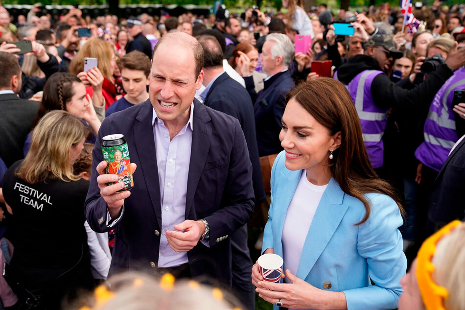 Кейт Миддлтон и принц Уильям на коронационном пикнике