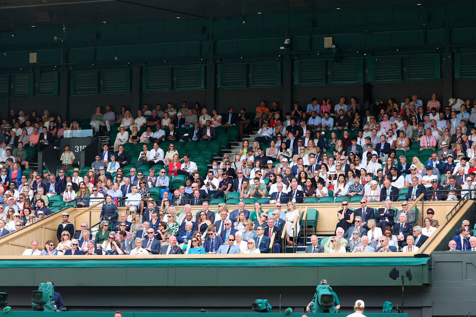 Общий план королевской ложи стадиона Уимблдон на 9-й день Уимблдонского теннисного чемпионата во Всеанглийском клубе лаун-тенниса и крокета 5 июля 2022 года в Лондоне, Англия