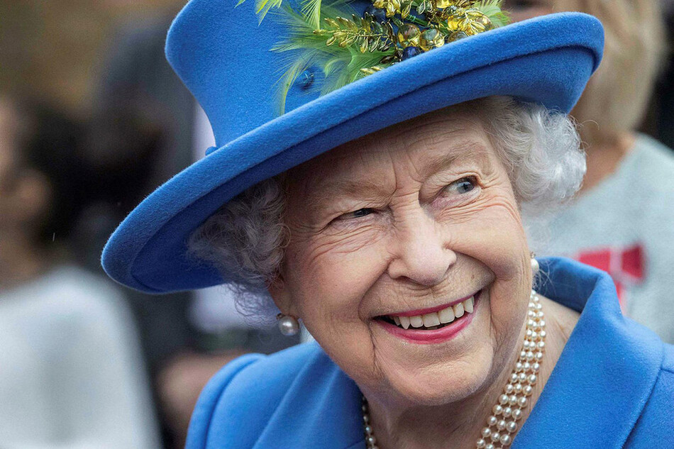 Королева Елизавета II дальний родственник Джони Деппа