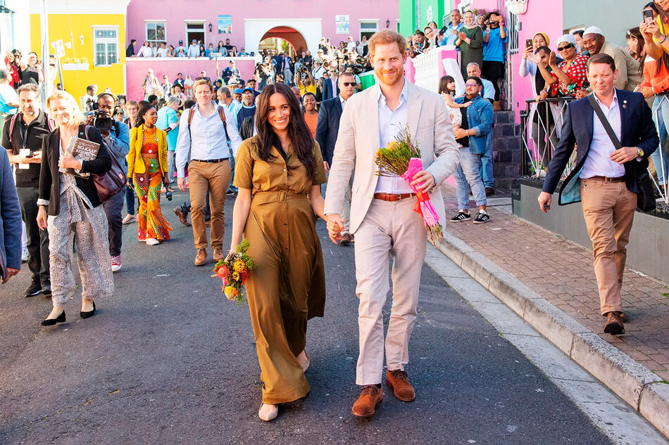 Принц Гарри, герцог Сассекский, и Меган, герцогиня Сассекская, на праздновании Дня наследия в районе Бо-Каап в Кейптауне во время королевского тура по Южной Африке 24 сентября 2019 года в Кейптауне, Южная Африка
