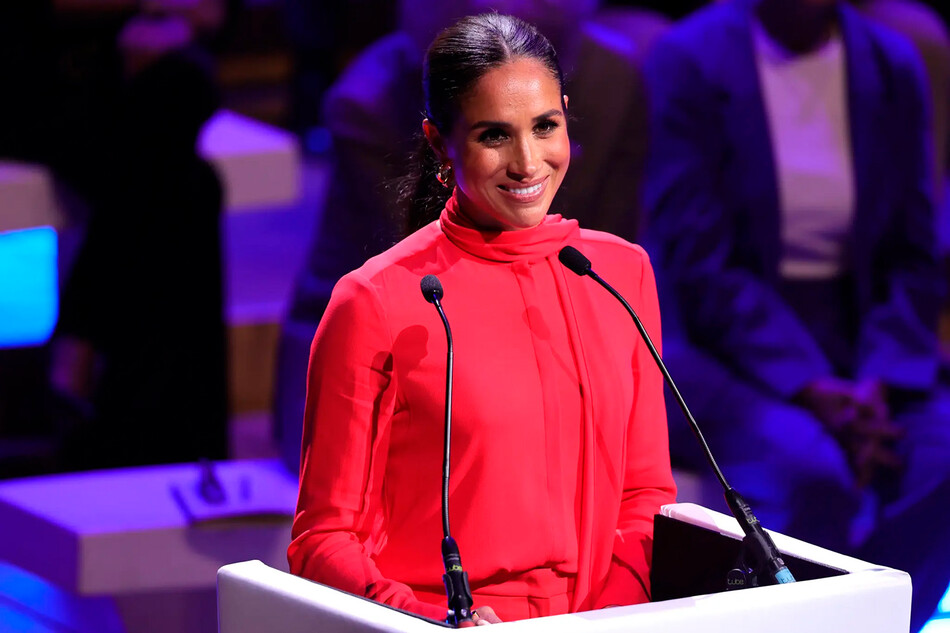 Меган, герцогиня Сассекская во время церемонии открытия Всемирного саммита молодых людей 2022 года в Бриджуотер-холле 05 сентября 2022 года в Манчестере, Англия