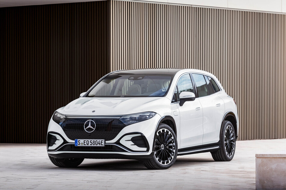 Mercedes-Benz представил свой флагманский электрический внедорожник EQS