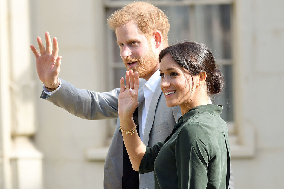 Меган, герцогиня Сассекская, и принц Гарри, герцог Сассекский во время официального визита в Молодежный центр Джоффа в Писхейвене, Сассекс, 3 октября 2018 года в Писхейвене, Великобритания