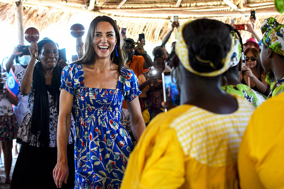 Кэтрин танцует во время традиционного фестиваля Гарифуна 2022 года в Хопкинсе, Белиз