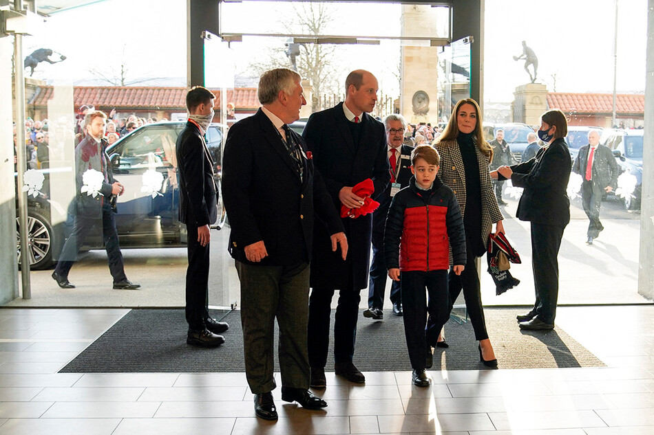 Принц Уильям и Кейт Миддлтон с сыном принцем Джорджем на стадионе Твикенхэм, 26 февраля 2022, Англия