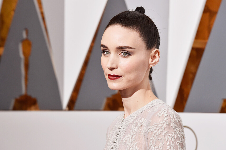 Руни Мара принимаеит участие в 88-й ежегодной церемонии вручения премии «Оскар» в Голливуде и Хайленд-центре 28 февраля 2016 года в Голливуде, Калифорния