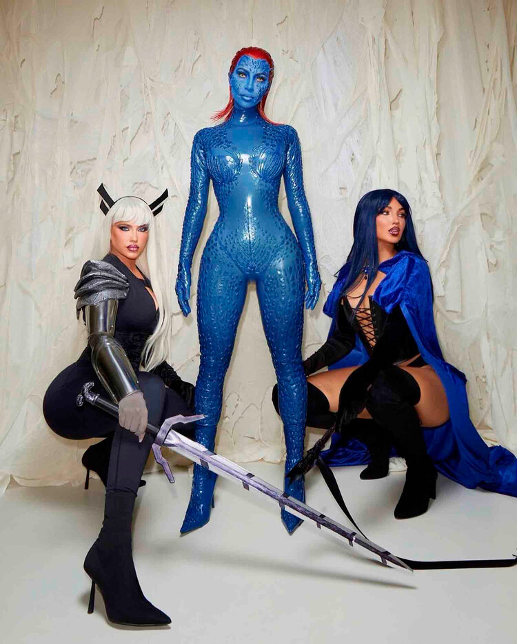 Топ-10 костюмов звёзд на Хэллоуин-2022