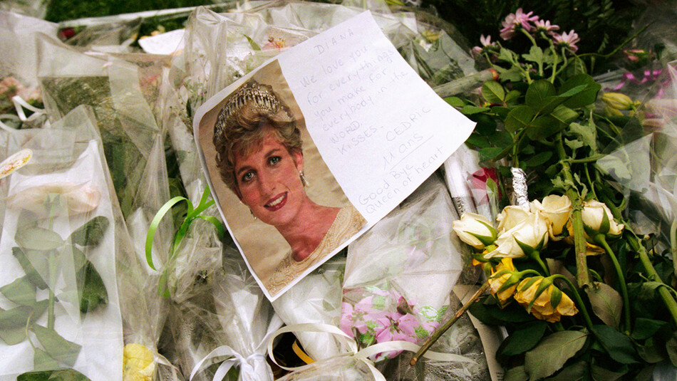 Смерть принцессы Дианы заставила королеву нарушить протокол